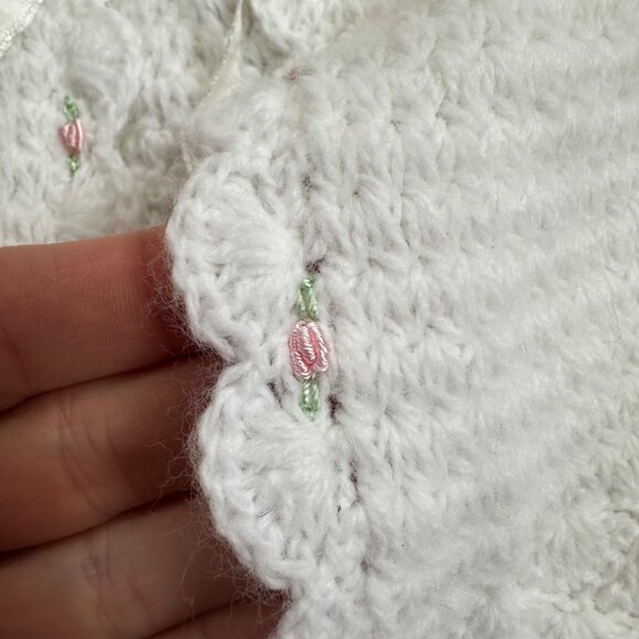 Vintage Hand-Crocheted Baby Set With Bonnet & Booties Pink Embroidered Flowers S - Picture 9 of 9